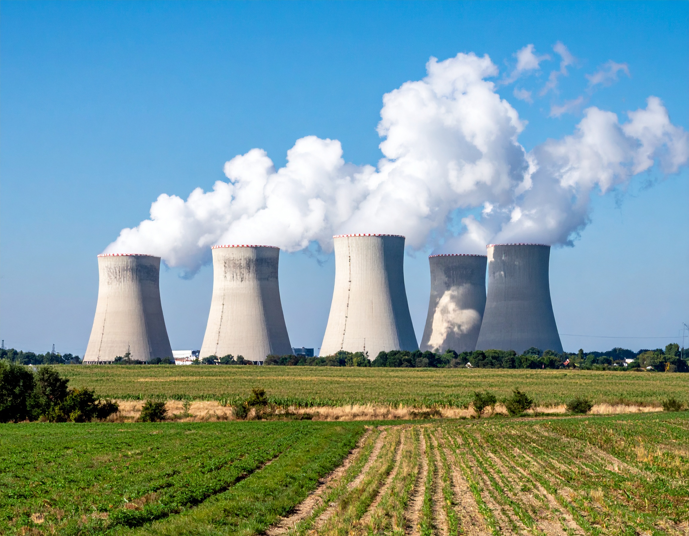 Centrale-nucleaire_Adobe-IA